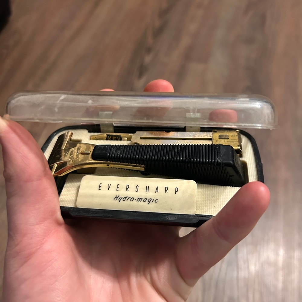 1950s Gold and Black Razor Set - Picture 2 of 2